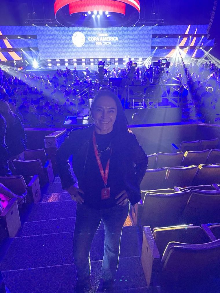 Cynthia Zack en el sorteo de la Copa América en Miami