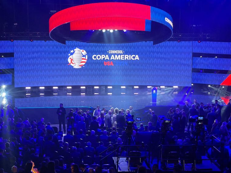 Cynthia Zack en el sorteo de la Copa América en Miami