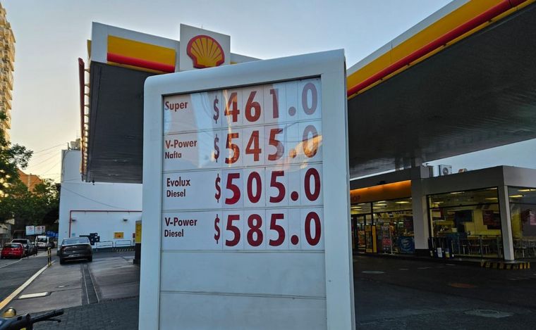 FOTO: Los precios de Shell este viernes 8 de diciembre en Rosario.
