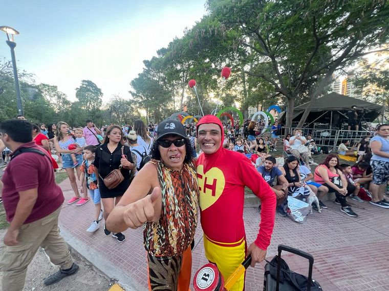 El árbol de Navidad en el Faro del Bicentenario se encendió este viernes