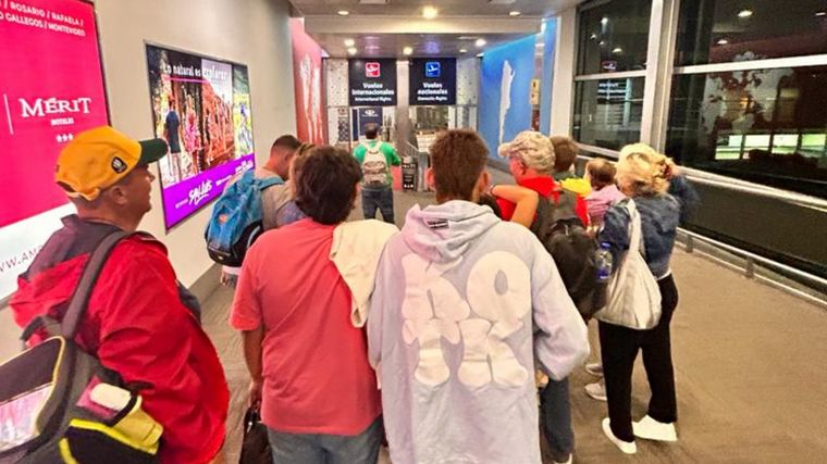 Varados en el aeropuerto Ambrosio Taravela