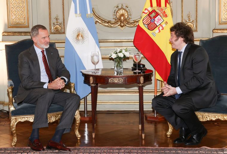 FOTO: Javier Milei junto al Rey de España, Felipe VI. 