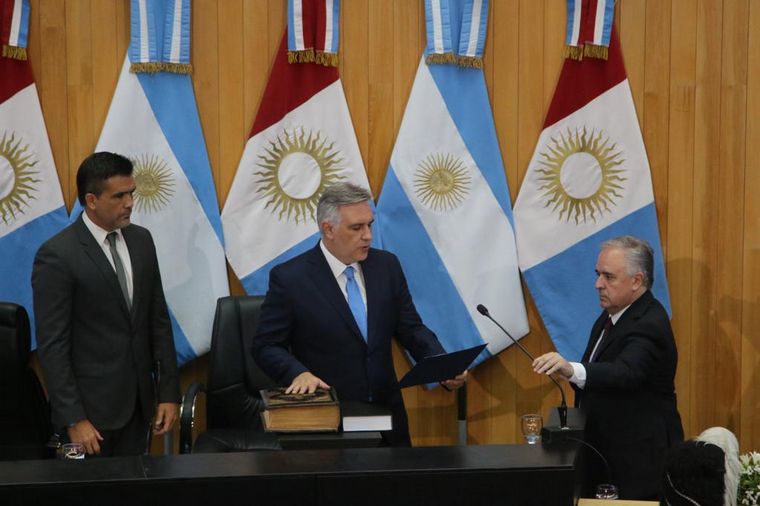 Martín Llaryora juró como gobernador de Córdoba.