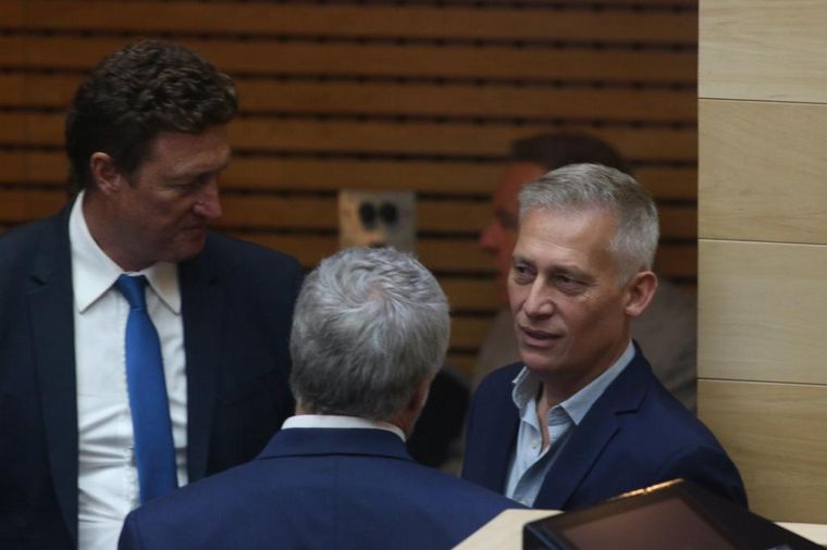 Martín Llaryora asumió como gobernador de Córdoba ante la Asamblea Legislativa.