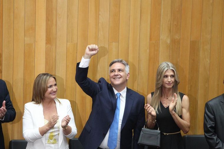 Martín Llaryora asumió como gobernador de Córdoba ante la Asamblea Legislativa.