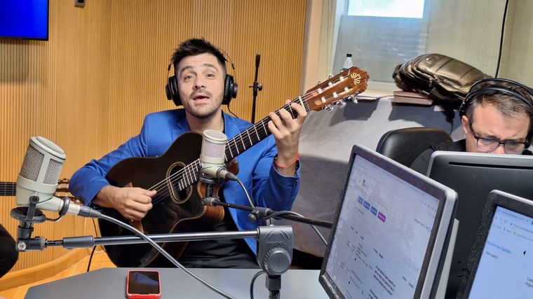 Efraín Colombo celebra 20 años de carrera musical