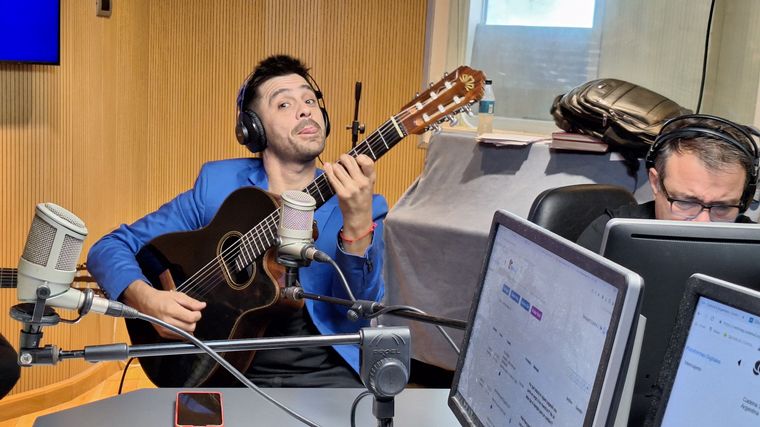 Efraín Colombo celebra 20 años de carrera musical