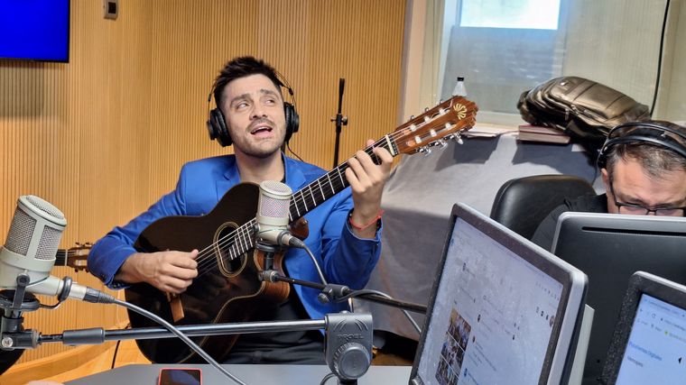 Efraín Colombo celebra 20 años de carrera musical