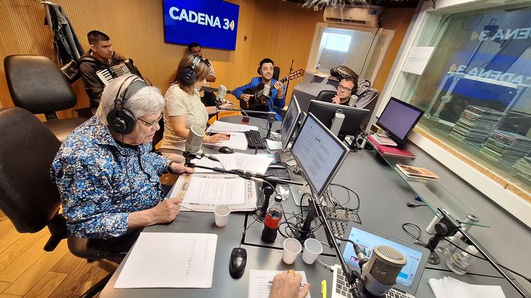 Efraín Colombo celebra 20 años de carrera musical