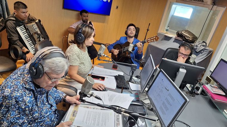 Efraín Colombo celebra 20 años de carrera musical