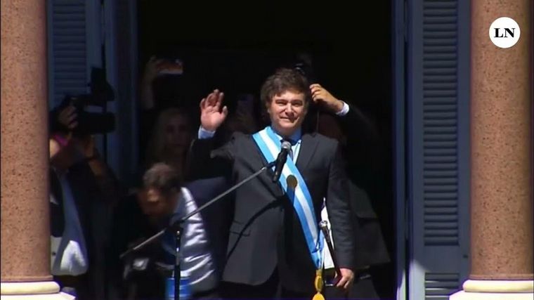 Milei en el balcón de la Casa Rosada: “Es el fin de la noche populista”