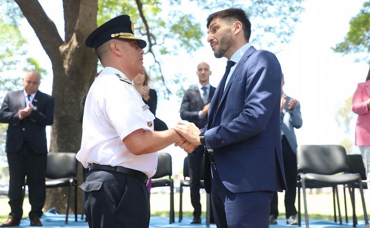 Pullaro dijo que policías volverán a la calle y suspendió tareas administrativas.