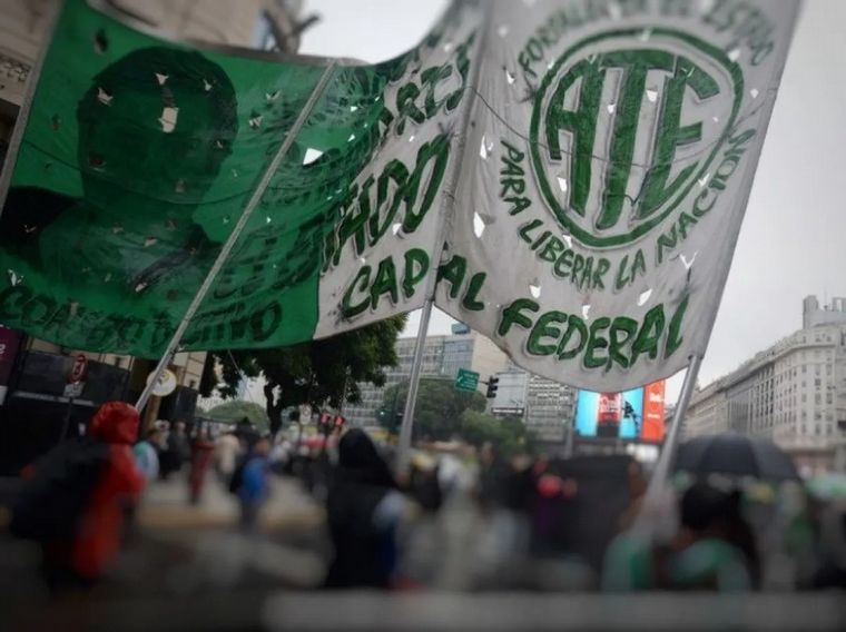 La dura advertencia de ATE por el DNU de Milei: "Está en riesgo la democracia"