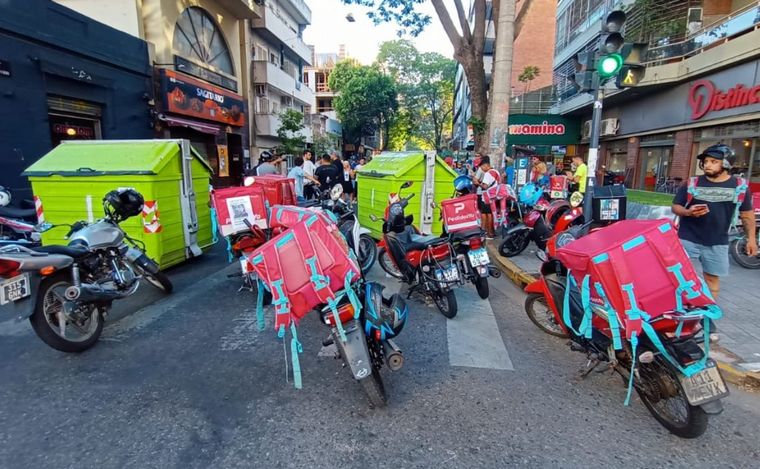 Marcha en Balcarce y Mendoza para exigir justicia por la muerte de un cadete.
