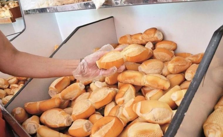 FOTO: Tal como estaba previsto, volvió a subir el precio del kilo de pan en Rosario.