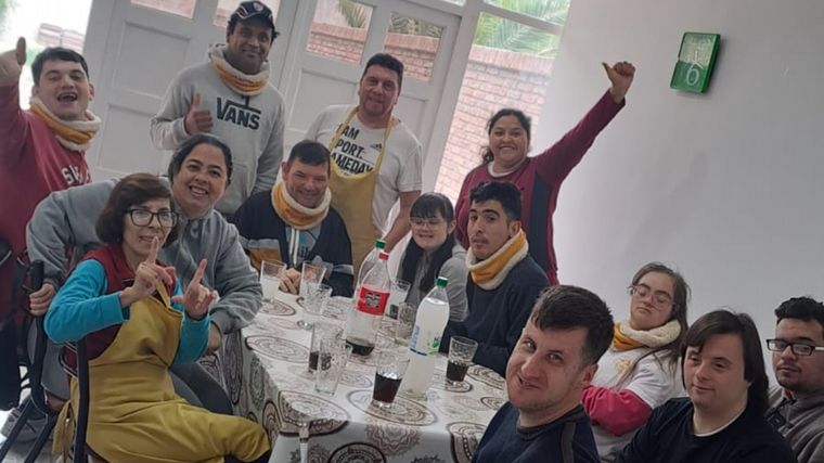 Fundación Brisas de Cambio prepara pan dulce y budines para esta Navidad