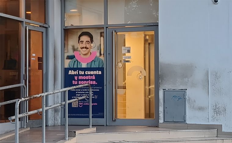 Ataque a balazos contra sucursal del banco Macro en el sur de Rosario.