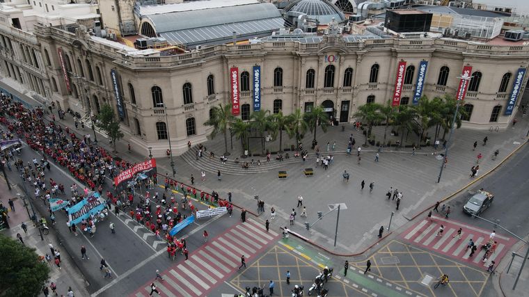 Piqueteros se manifestaron en el centro de la ciudad de Córdoba.