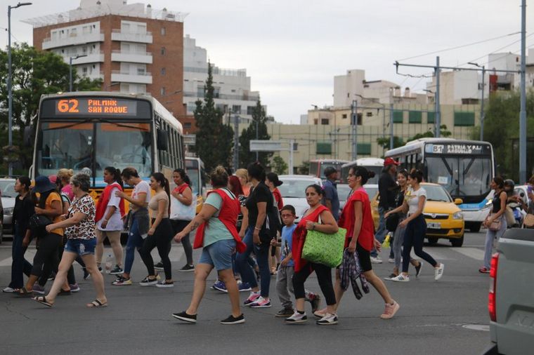 Piqueteros se manifestaron en el centro de la ciudad de Córdoba.