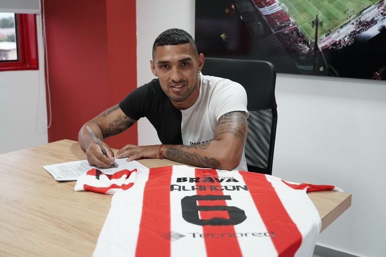 Fernando Alarcón sigue en