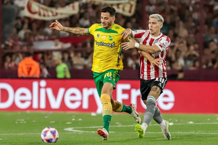 Estudiantes dio la vuelta olímpica tras vencer a Defensa y Justicia