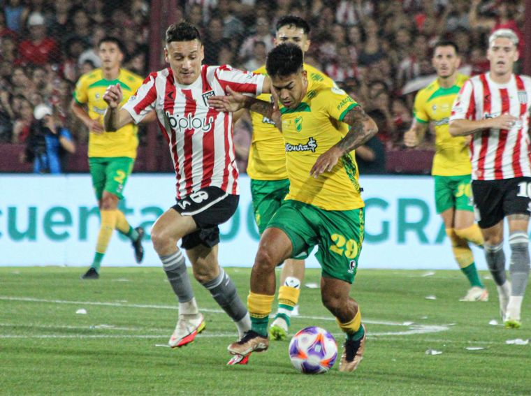 Estudiantes dio la vuelta olímpica tras vencer a Defensa y Justicia