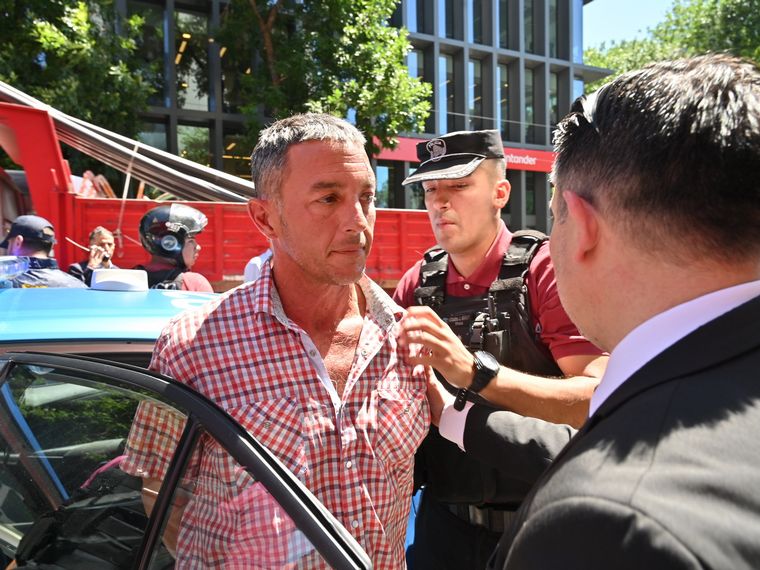 Declaró el hombre que le tiró un botellazo a Milei: 