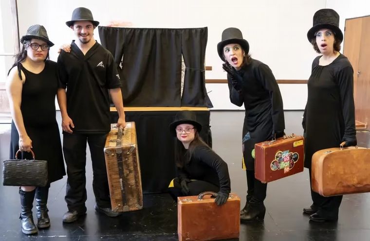 “Historia que viaja en valija”, una obra inclusiva que llega al teatro cordobés.