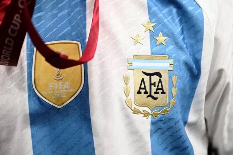 Conjunto de niños Argentina TRES ESTRELLAS primera equipación 2022 - 23