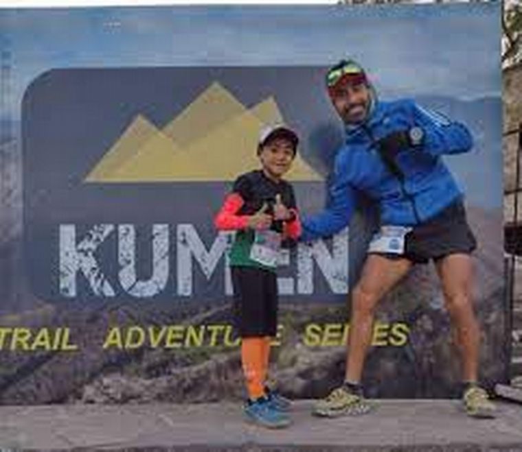 Asombroso: con apenas nueve años, un niño mendocino corre junto a su papá