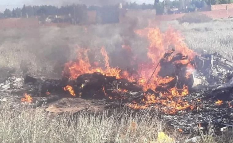 Dos muertos tras caer una avioneta en Cutral Co. (Foto: La Nueva Provincia)