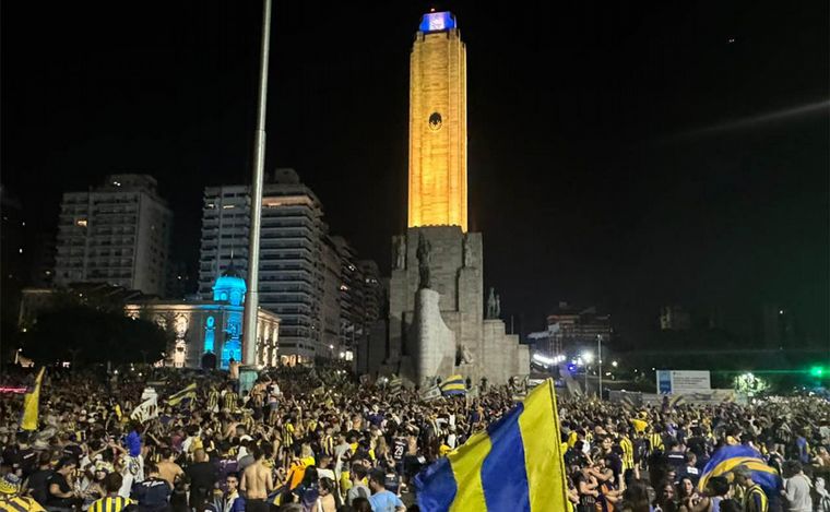 FOTO: Fiesta auriazul en el Monumento: Central es campeón y así se festeja en Rosario.