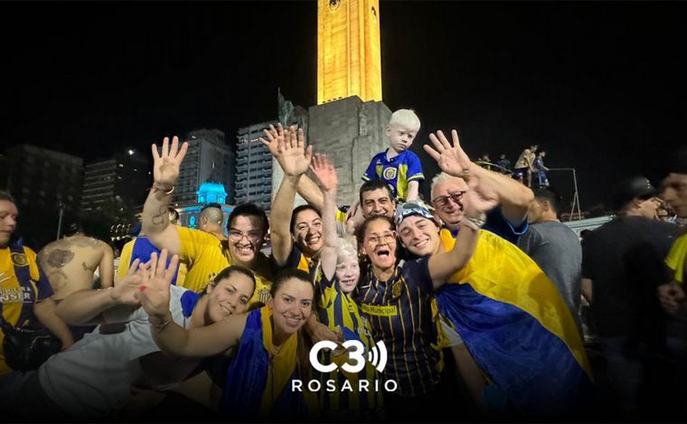 FOTO: Fiesta auriazul: Central es campeón y así se festeja en Rosario.