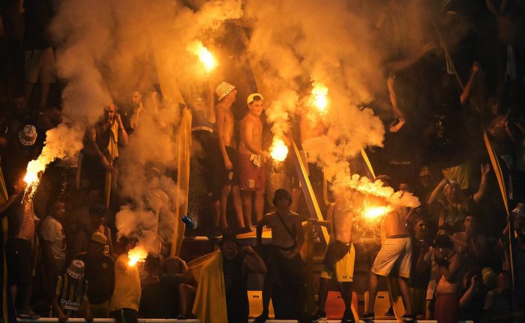 Locura por Central en Santiago: postales de los hinchas desde las tribunas.
