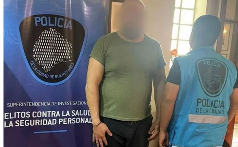 El falso psiquiatra tenía medicinas y recetas falsas.