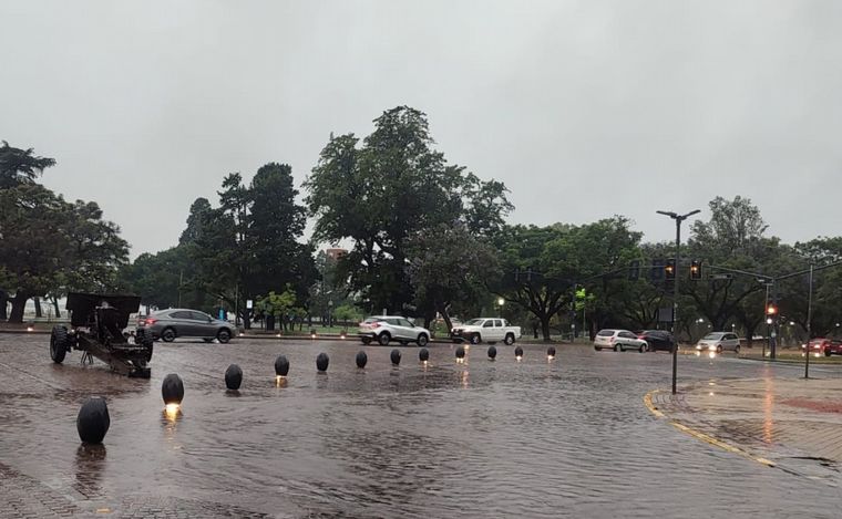 FOTO: Rige alerta naranja en Rosario: hay pronóstico de incesantes lluvias.