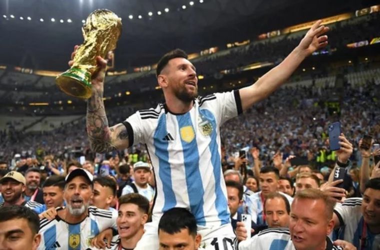 FOTO: Messi y la copa del mundo, la foto más esperada.