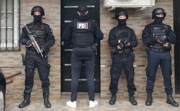 Más de 20 allanamientos por violencia armada en Rosario y Granadero Baigorria.
