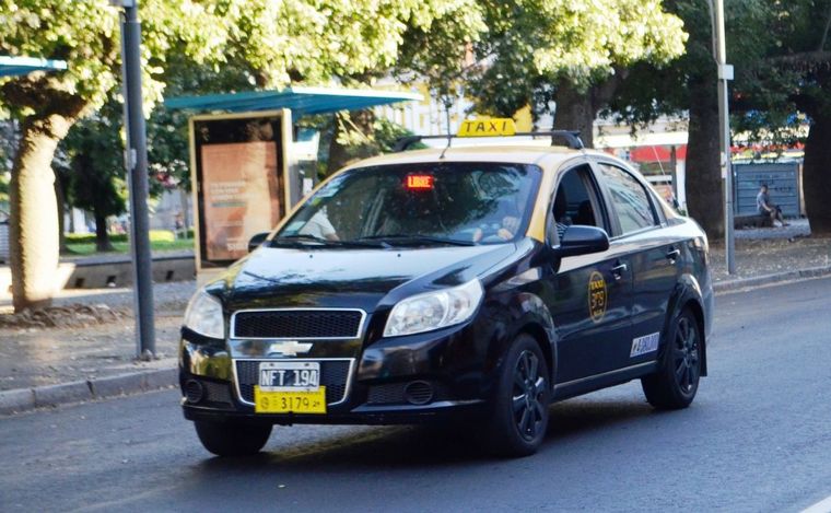 La bajada de bandera de los taxis aumentó nuevamente.