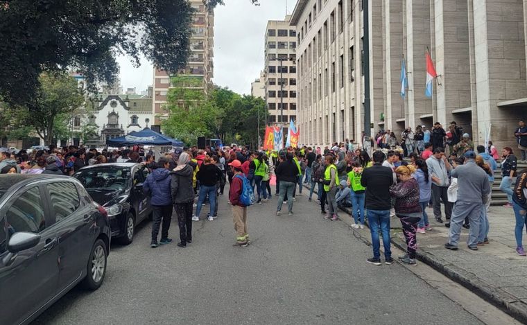 Manifestantes de la CCC cortaron calle Balcarce en Rosario.