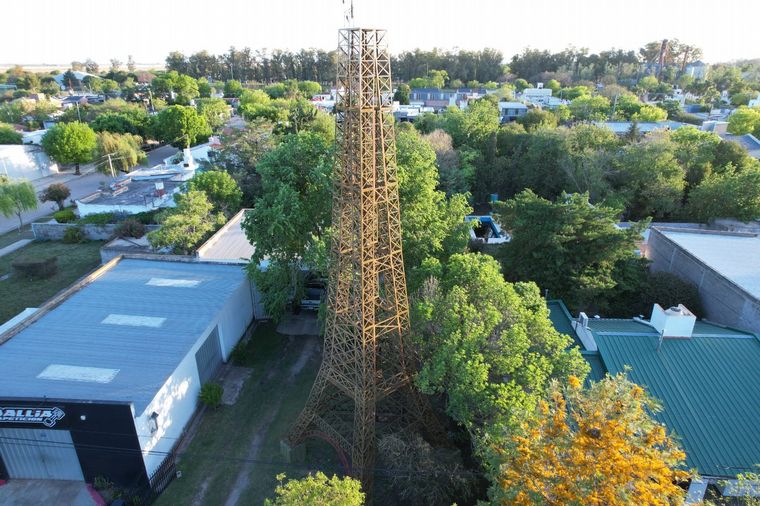 La increíble historia de la “torre Eiffel” en Córdoba: “Nos cambió la vida”