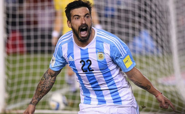 El Pocho Lavezzi permanece fuera de peligro en el Sanatorio Cantegril