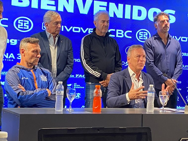 Fassi y Ribonetto, en la conferencia de presentación.