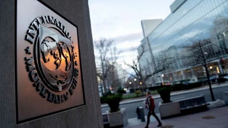 FOTO: Argentina le pagará mañana al FMI US$ 900 millones