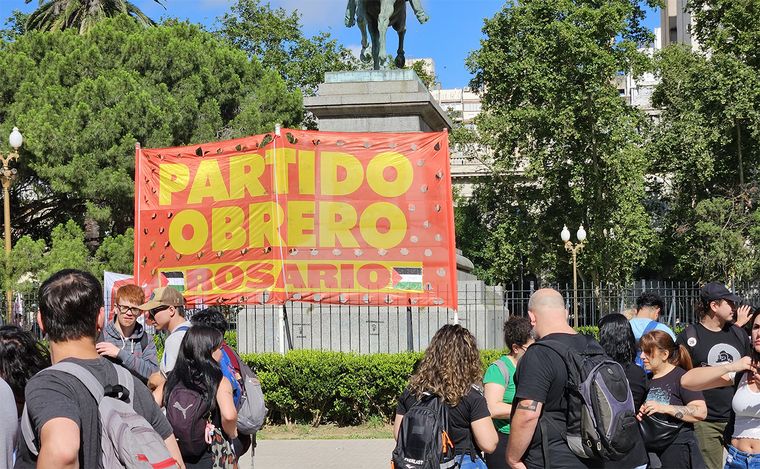 FOTO: La movilización en Rosario va de Plaza San Martín al Monumento a la Bandera.