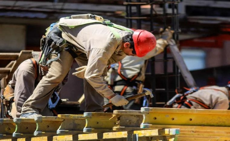 Qué puede cambiar con la reforma laboral que propone Milei. (Foto: NA)