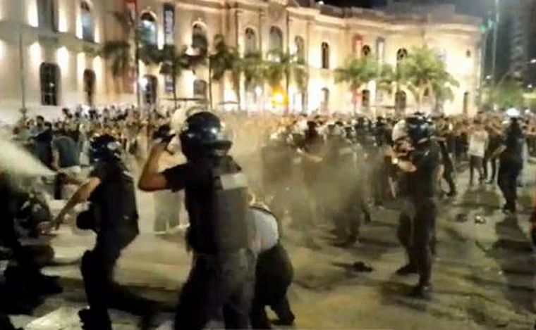 FOTO: El clima de la protesta se enrareció y se produjeron disturbios en Córdoba capital. 