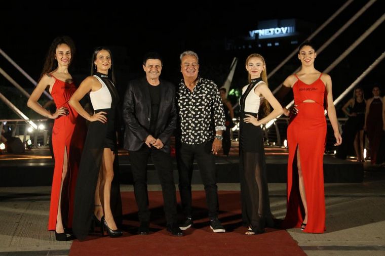 FOTO: Villa Carlos Paz inauguró su temporada teatral con la clásica alfombra roja