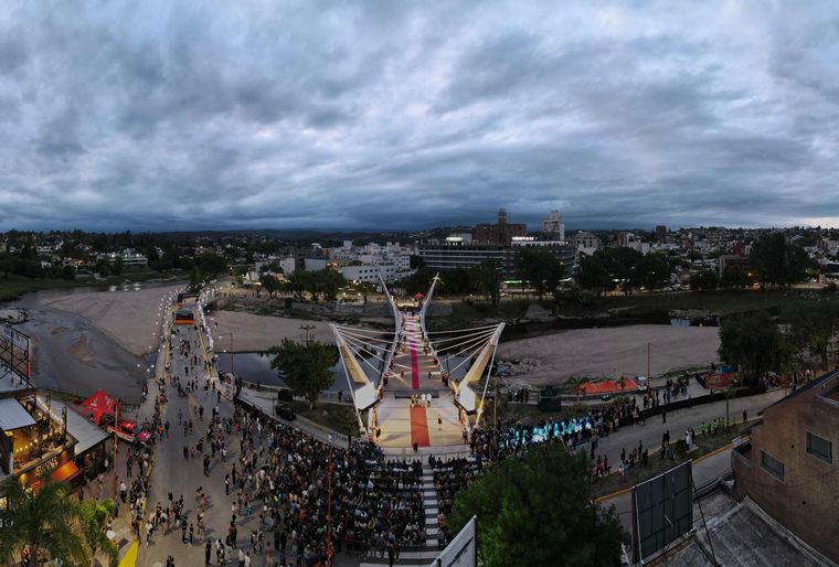 Villa Carlos Paz inauguró su temporada teatral con la clásica alfombra roja