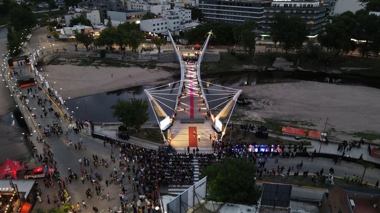 Villa Carlos Paz inauguró su temporada teatral con la clásica alfombra roja